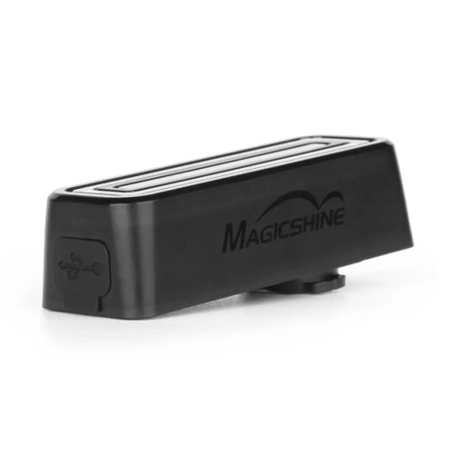 Lampka tylna Magicshine SEEMEE 100 od strony gniazda ładowania